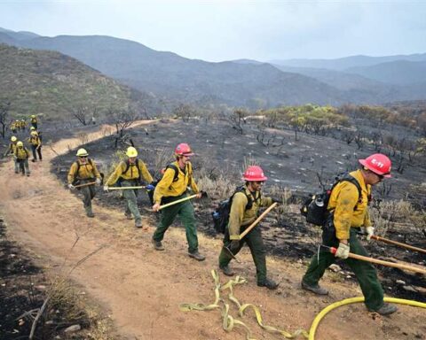 Rains weaken the huge fire that plagues California