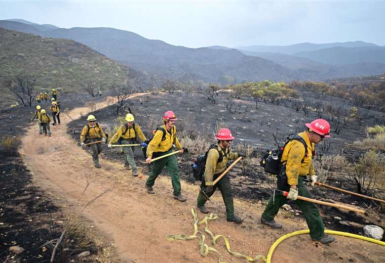 Rains weaken the huge fire that plagues California