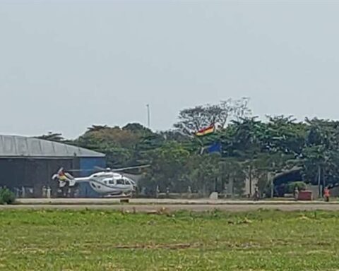Remains of the pilots injured in Charagua arrive at El Trompillo airport and are examined by forensic experts