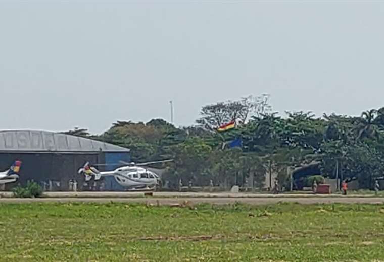 Remains of the pilots injured in Charagua arrive at El Trompillo airport and are examined by forensic experts