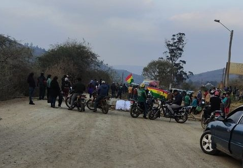 Residents of Samaipata block the road in protest against the murder of a teenager