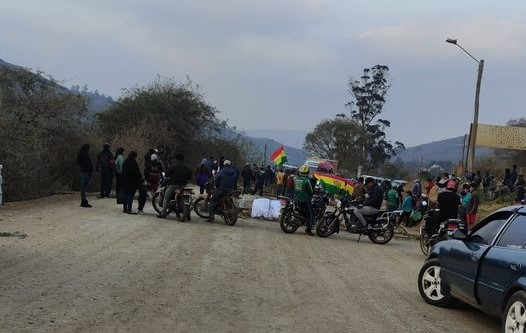 Residents of Samaipata block the road in protest against the murder of a teenager