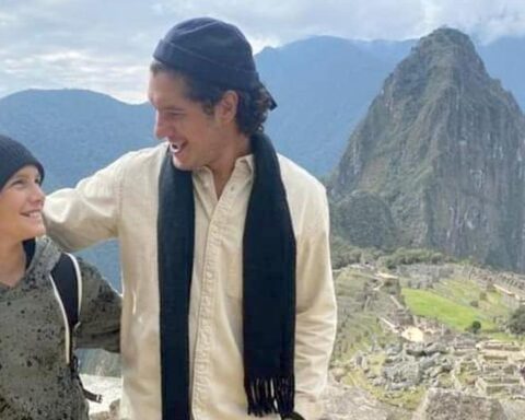 Ricardo Arjona enjoys Machu Picchu before concerts in Arequipa and Lima