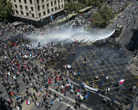 Riots in Chile on anniversary of Pinochet's coup