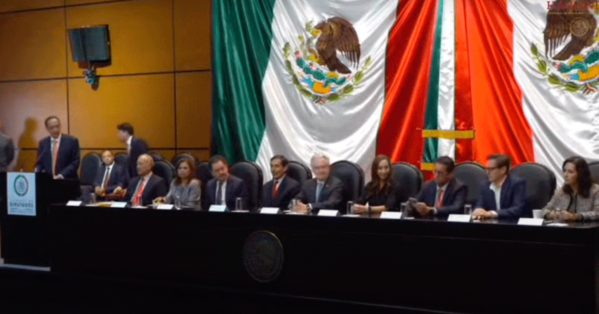 Rogelio Ramírez de la O delivers the 2023 Economic Package to legislators