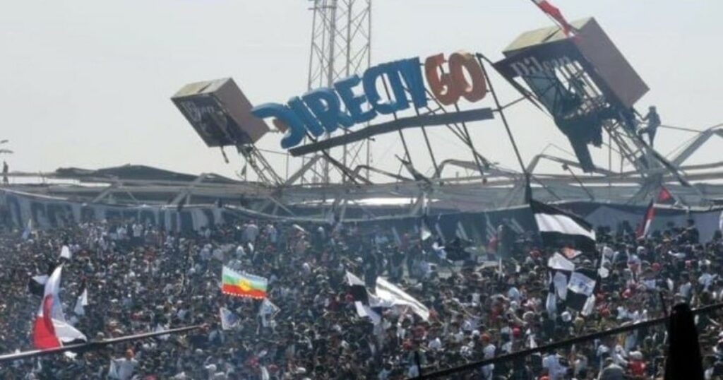 Roof of the Monumental stadium in Chile collapses during a training session open to the public