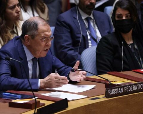 Rusia dice Occidente "no es neutral" y dice respetará referendos de Ucrania