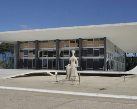 STF has five votes to maintain suspension of the nursing floor