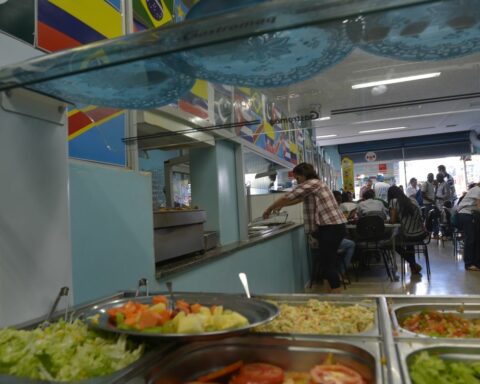 Service sector grows 1.1% in July, says IBGE