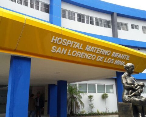 Nacen siameses unidos por tórax y abdomen en maternidad Los Mina