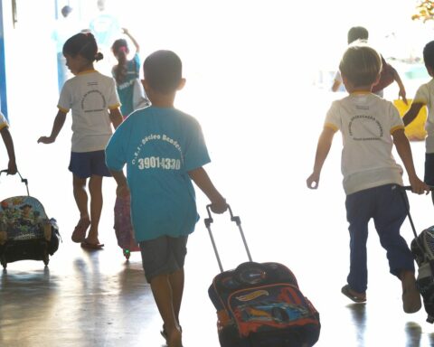 Soraya Thronicke proposes to use private network to bring students to school