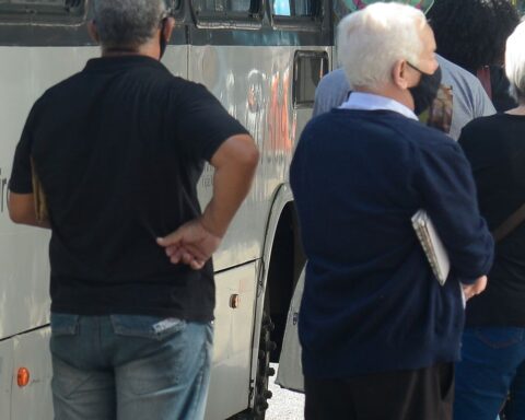 States and municipalities can request free public transport