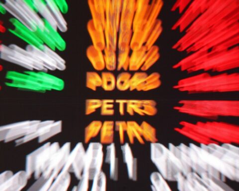 Stock market rises 2.2% in the last trading session before the first round