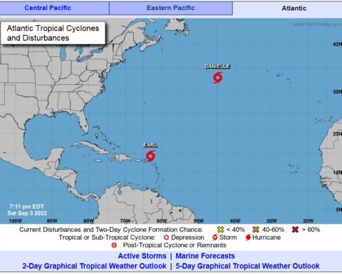 Las tormentas Earl y Danielle se fortalecen en la cuenca atlántica