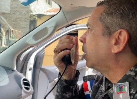 «Saque su cubeta, saque su tanque»: la Policía lleva agua a La Ciénaga