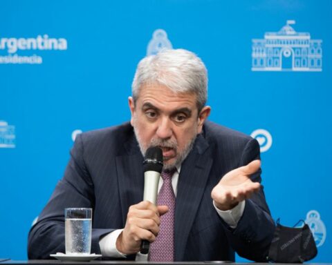 Taking of schools: Aníbal Fernández questioned the sending of police to the houses of the students