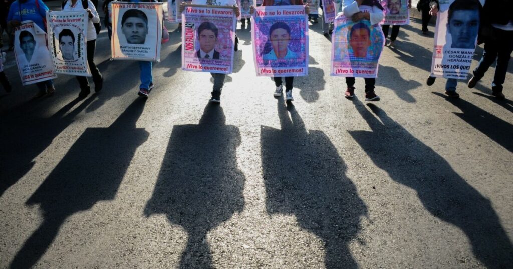 Teachers and families of the Ayotzinapa 43 ask Israel to extradite Zerón