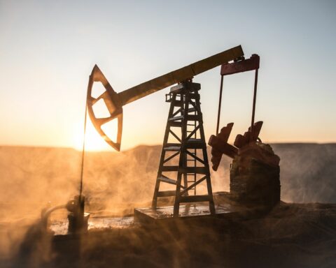 El petróleo de Texas sube un 3,9 % y cierra en 86,79 dólares el barril