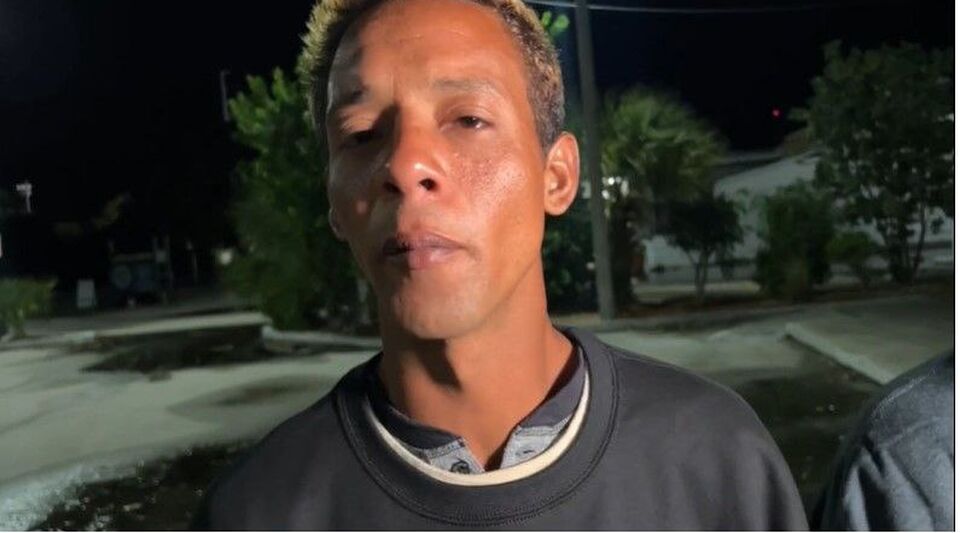 The Coast Guard recovers the body of one of the Cubans who disappeared in a shipwreck