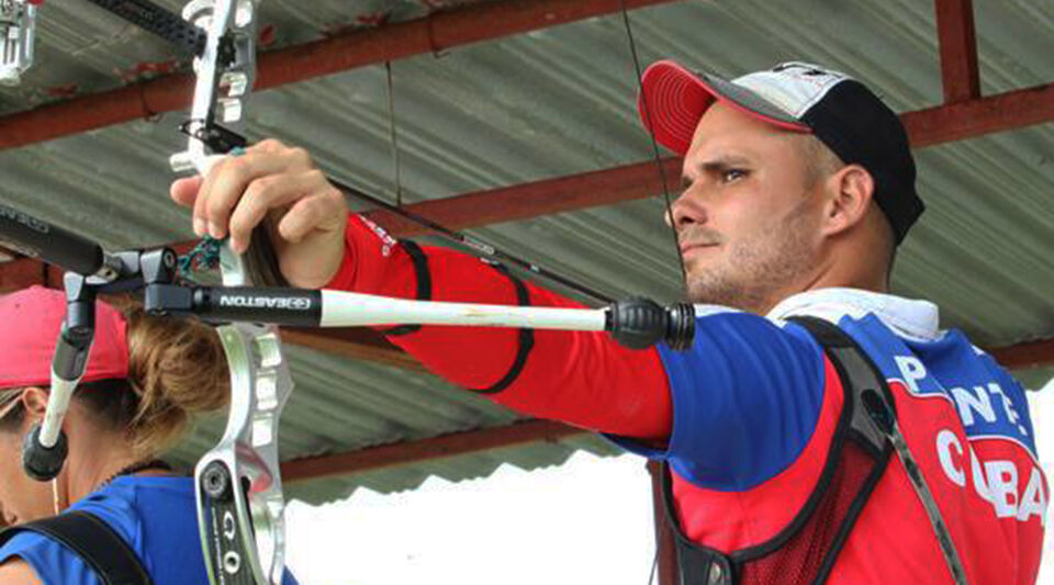 The Cuban Pan-American archery champion Adrián Puentes arrives in the US