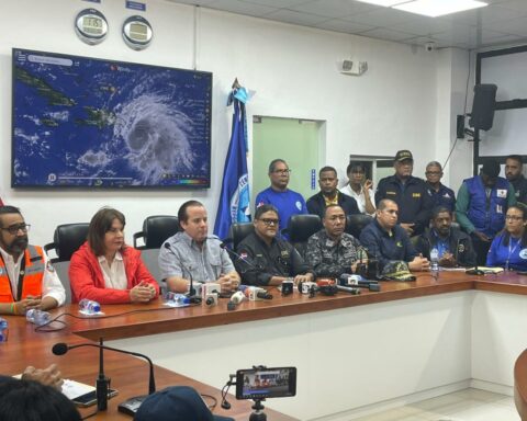 The Government is preparing in the next few hours to issue a resolution declaring this Monday non-working