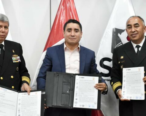 The National Superintendency of Assets and the Navy sign an agreement to establish actions on the High Tide Line