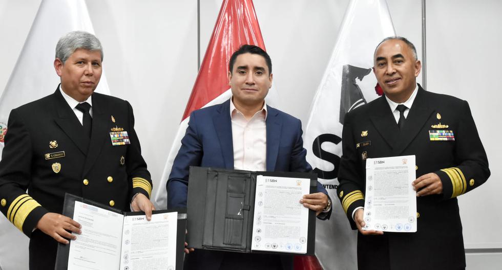 The National Superintendency of Assets and the Navy sign an agreement to establish actions on the High Tide Line