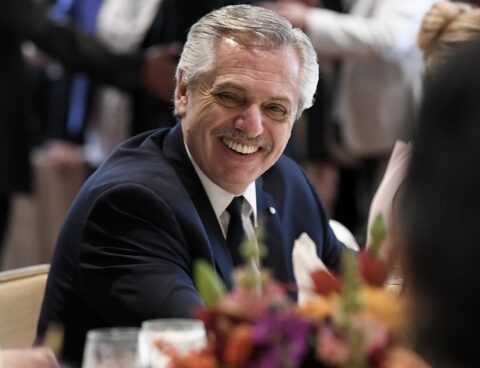 The President hands over houses in Río Negro