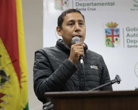 The Secretary of Health and Human Development of the Government resigns