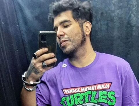 The detainee's cell phone, blocked and at risk of being lost