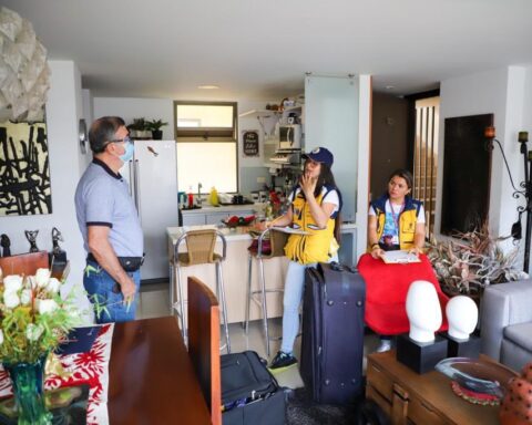 The evacuation in the Interclub Urbanization advances due to the risk of a neighboring building in Medellín