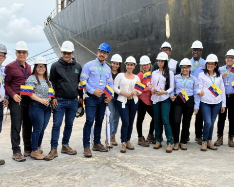 The first vessel with raw material from Pequiven arrived at Monómeros