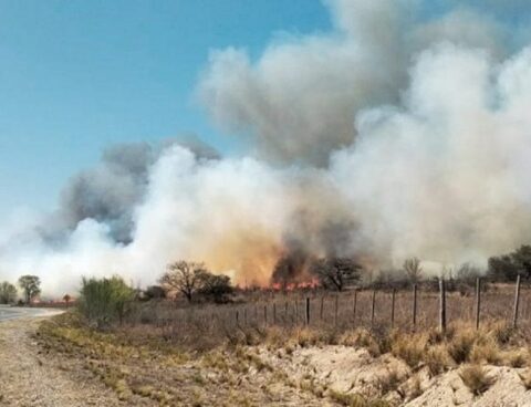 The forest fire remains active in the mountains of Córdoba