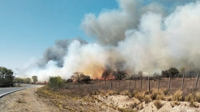 The forest fire remains active in the mountains of Córdoba