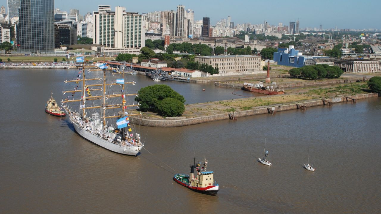 The frigate Libertad was stranded in La Plata due to a surprise strike