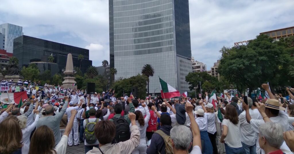 "The government's strategy has failed", they claim during the March for Peace