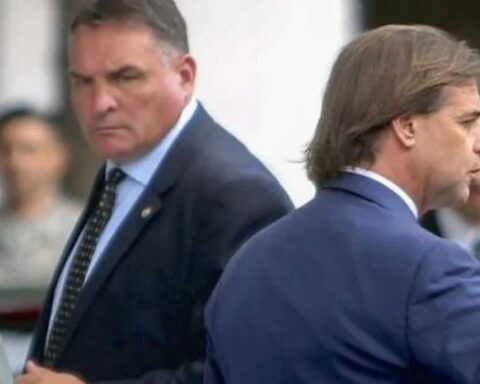 The head of the custody of Lacalle Pou arrested and held incommunicado for alleged passport forgery