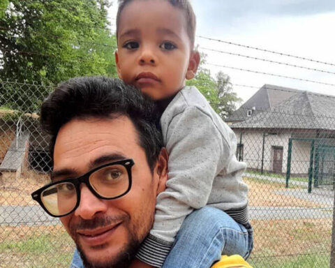 The journalist Ricardo Fernández requests asylum in Germany with his family