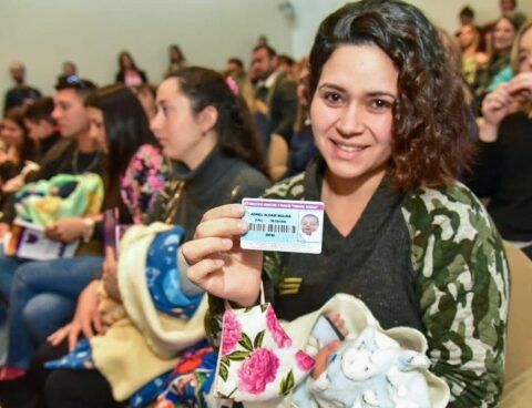 The municipality of Villa María makes each baby a member of the Municipal Library