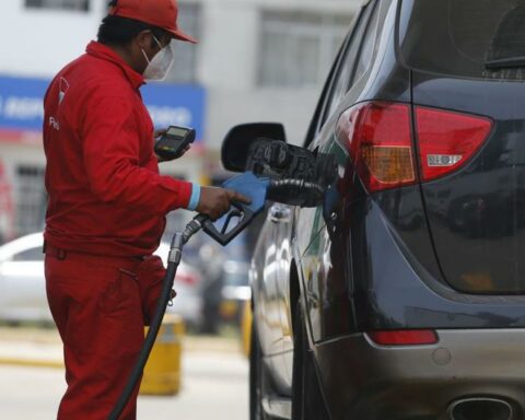 The powerful reason why we should get out of the car when we fill the CNG tank