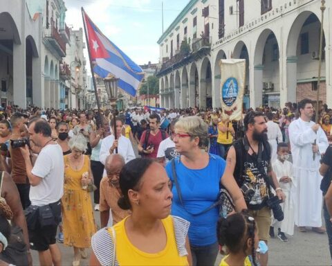 The procession for the Virgen de la Caridad draws a crowd in Havana