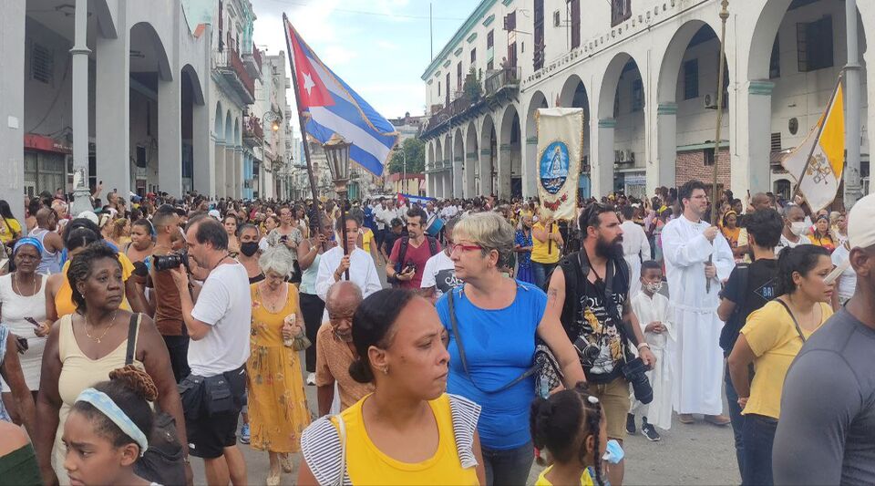 The procession for the Virgen de la Caridad draws a crowd in Havana