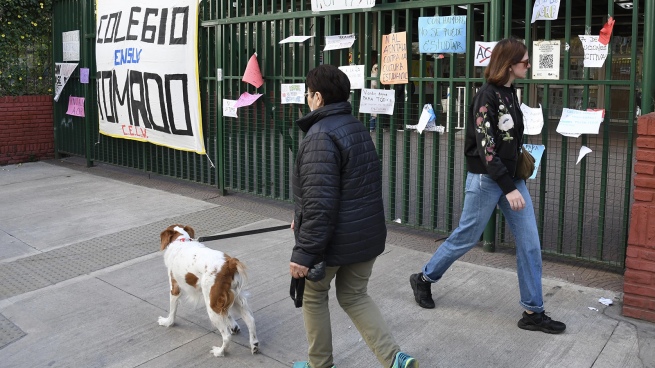 The shots continue in schools and students from the National Buenos Aires spent the night