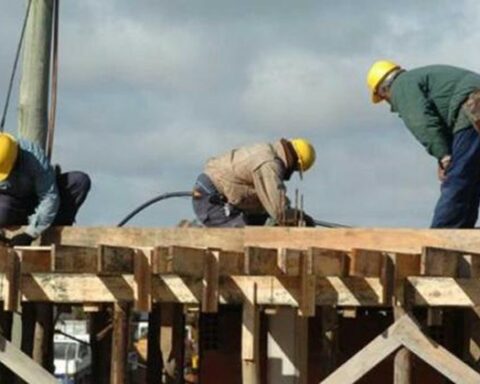 The unemployment rate in August stood at 7.9%, some 141,000 people