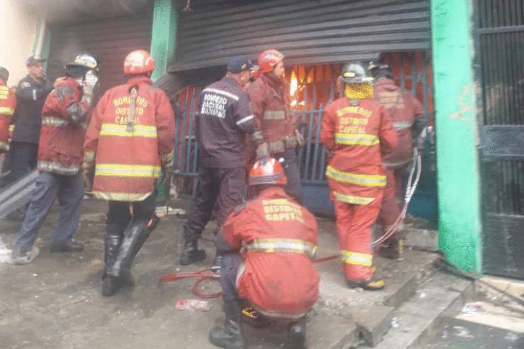 They control the fire in the textile business on Baralt Avenue