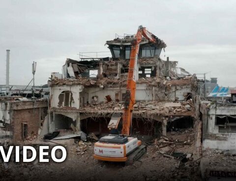 They demolished the old Aeroparque control tower to expand platforms