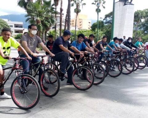 They develop recreational activities with the Caracas Free Wheel Plan