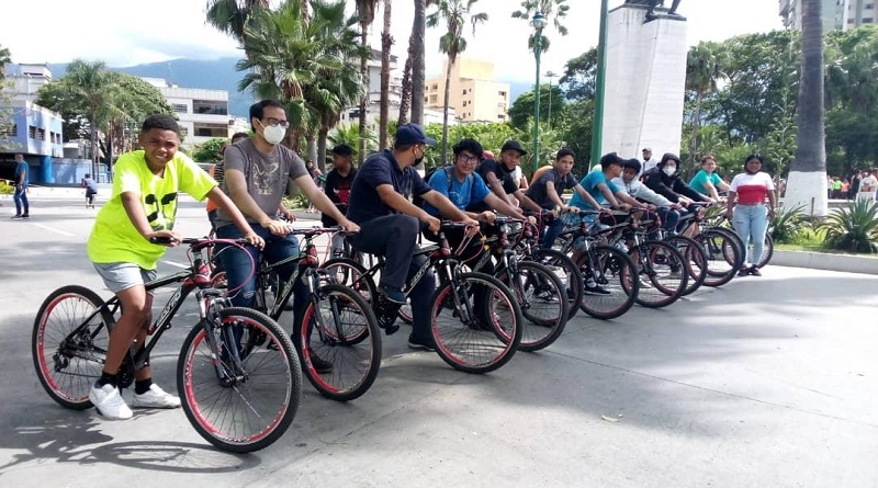 They develop recreational activities with the Caracas Free Wheel Plan