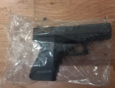 They find a pistol in a Belgrano apartment rented by the alleged parricide