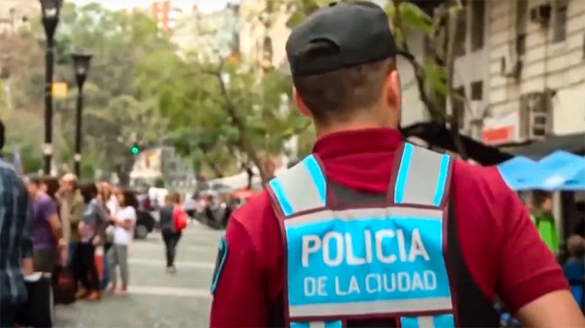 They repudiate the Buenos Aires government for sending police to the students' houses